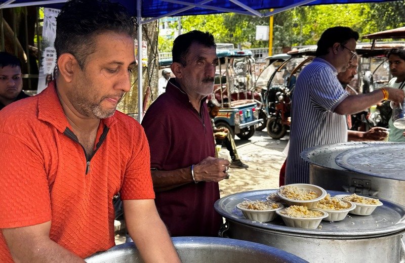 Nai Raah Foundation community kitchen distribution camp serving hot nutritious meals