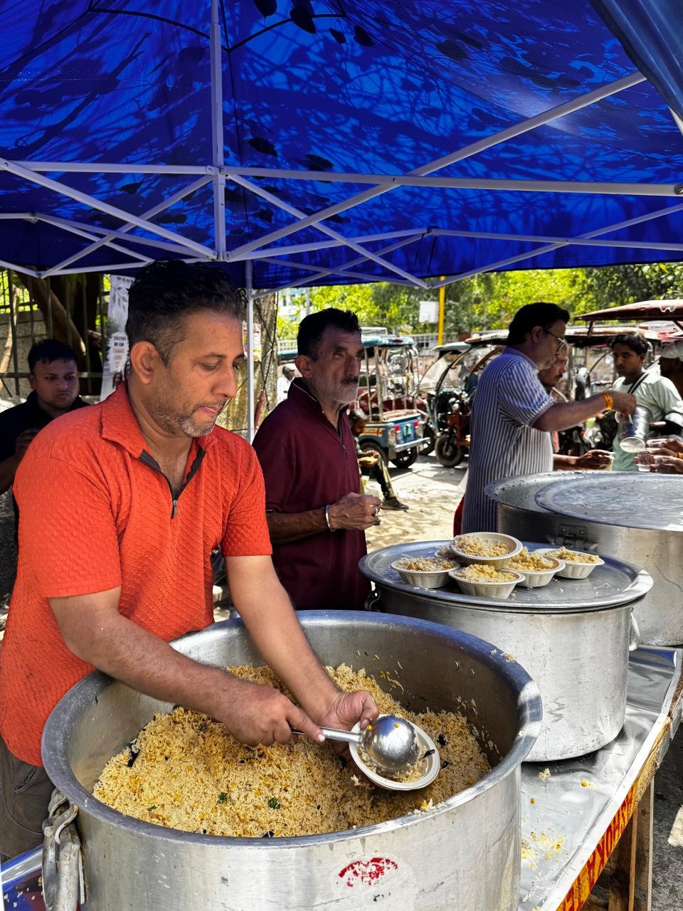 Volunteers Serving With Dignity