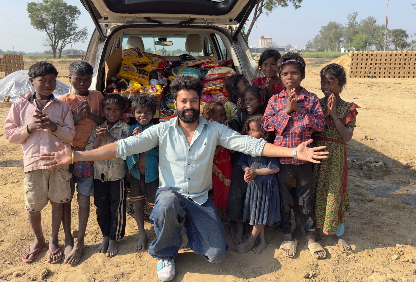 Nai Raah Foundation founder and volunteers with happy children and grocery relief kits